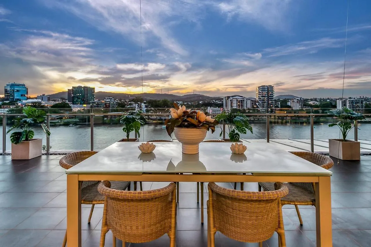Stunning Waterfront Penthouse 3 Or 4 Bedrooms Brisbane
