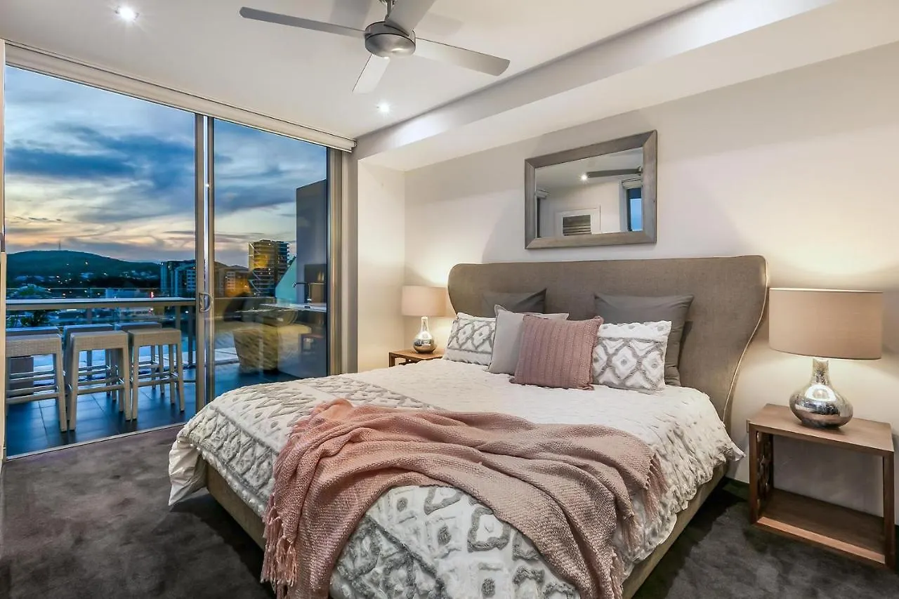 Stunning Waterfront Penthouse 3 Or 4 Bedrooms Brisbane